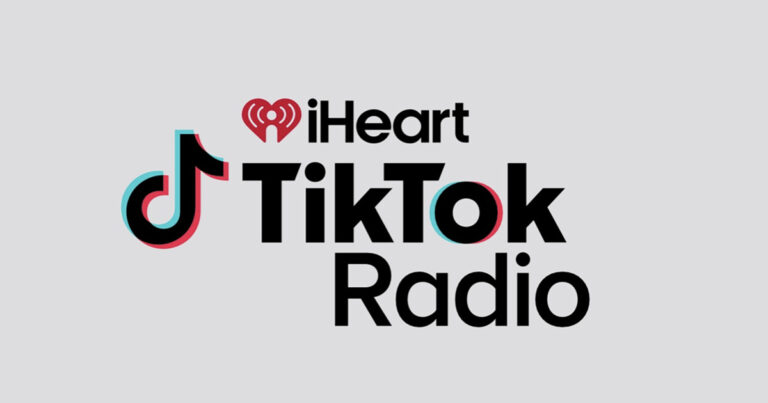 TikTok et iHeartMedia lancent un partenariat massif : podcasts filmés, radio nationale et créateurs au cœur du dispositif